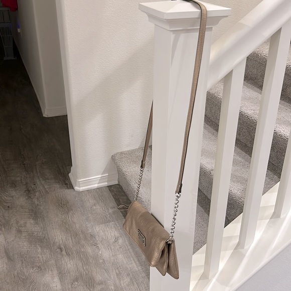 Nine West Convertible Metallic gold Crossbody Clutch Shoulder or wrislet bag - Picture 9 of 10